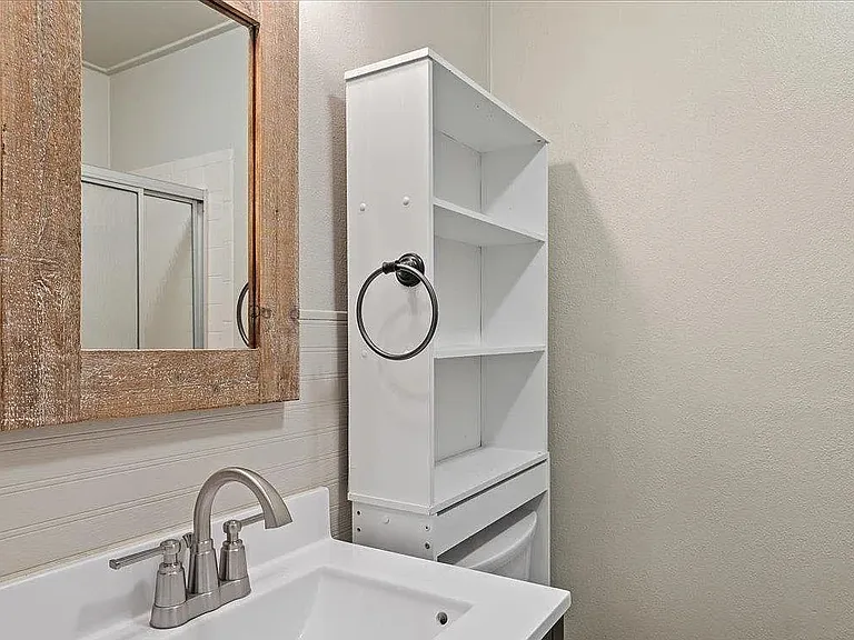 306 E 18th St #14 — Photo 10