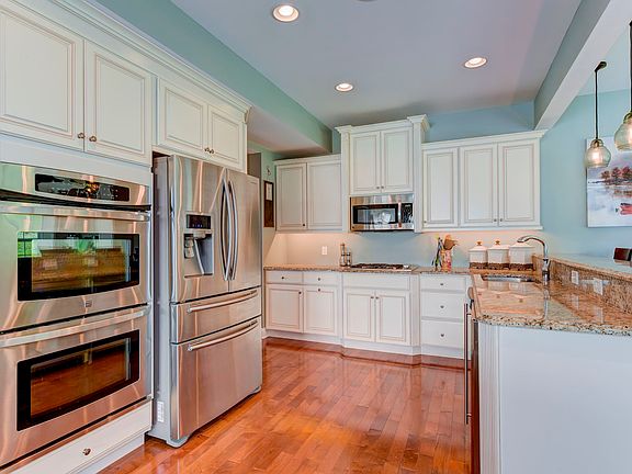 5th image of 3172 Woods Edge Dr
