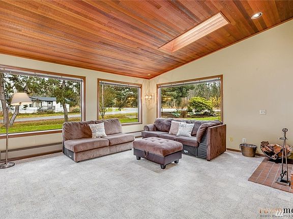 5th image of 2411 323rd Ave NE