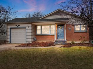 1020 S Gables Blvd, Wheaton, IL 60189