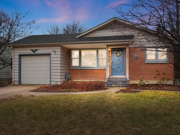 1020 S Gables Blvd, Wheaton, IL 60189