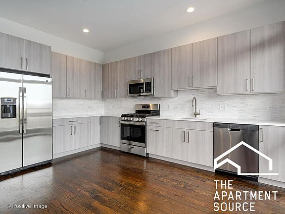 5th image of 2351 W North Ave #2F