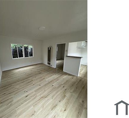 4th image of 2751 E 14th St APT 4