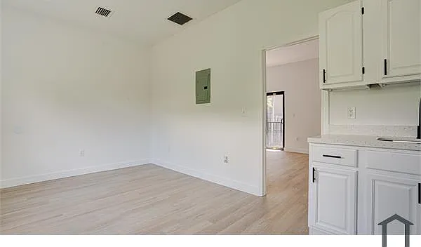 2 bed, 850 sqft, $2,200 — Photo 2