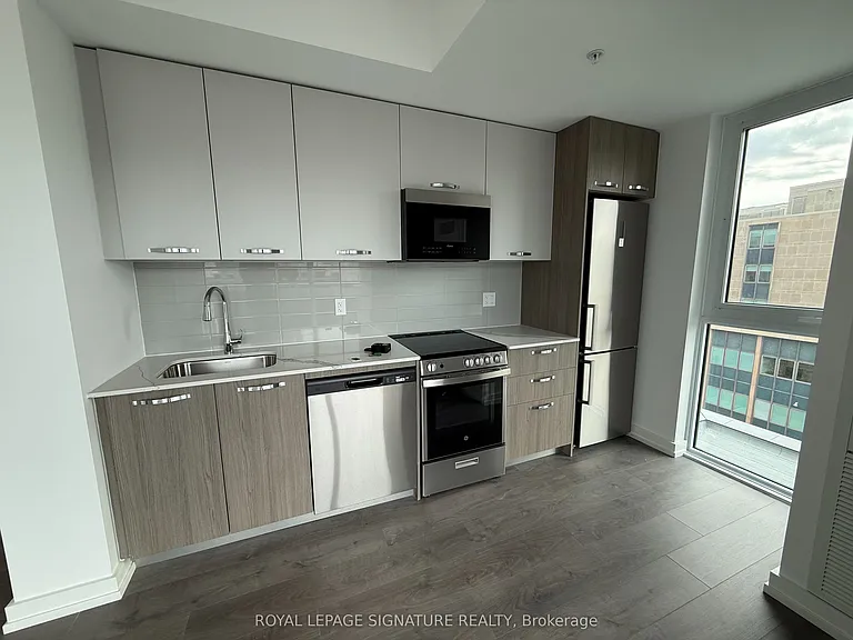 75 James St S #615 — Photo 5