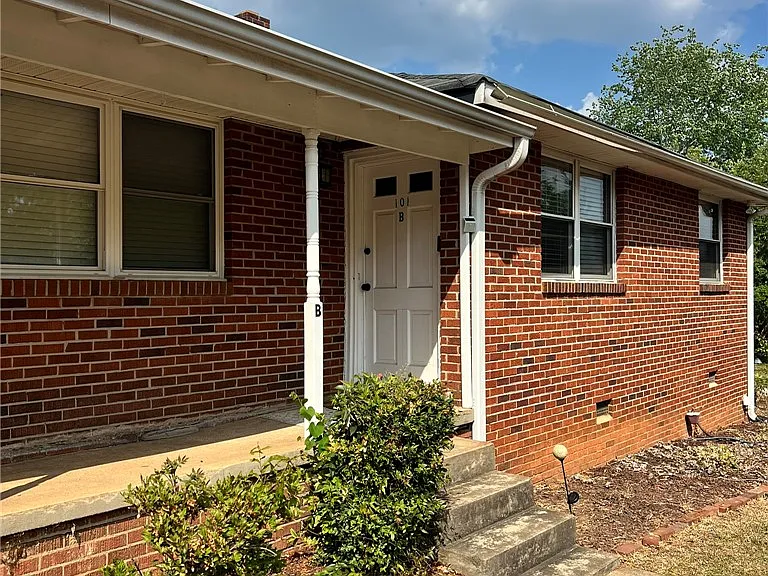 101 Clinton Dr #B — Photo 1