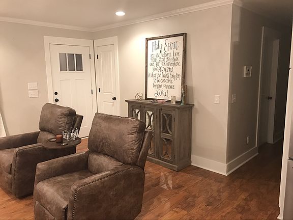 3rd image of 157 Hostdale Dr