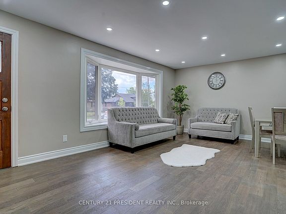 4th image of 26 Mackenzie Dr