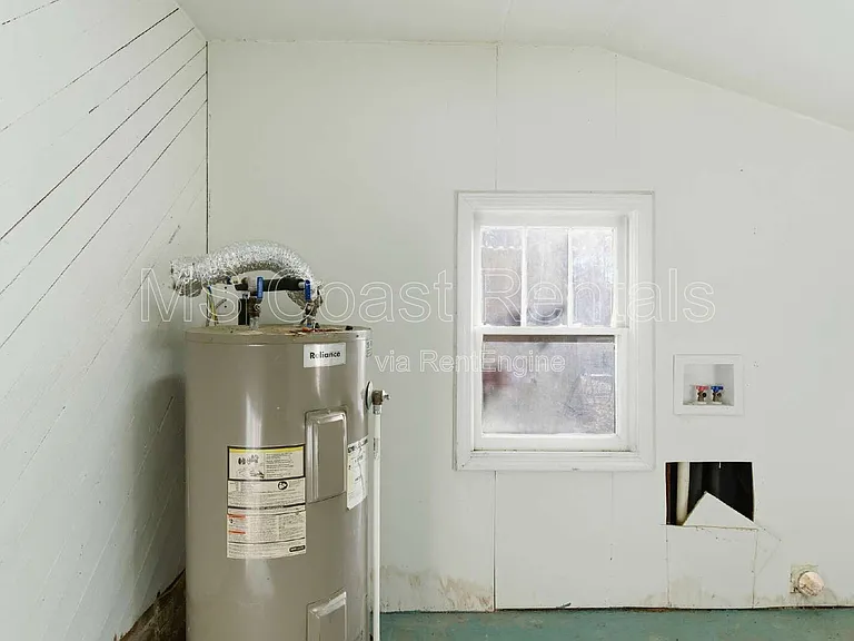 20 Martha Ave — Photo 27