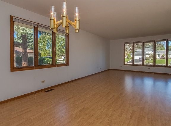 5th image of 7423 W 157th St