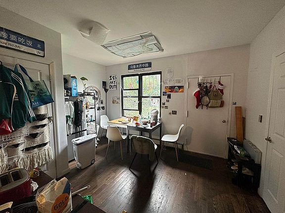 3rd image of 516 Kosciuszko St APT 1
