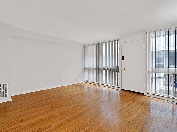 5th image of 1652 W Jarvis Ave
