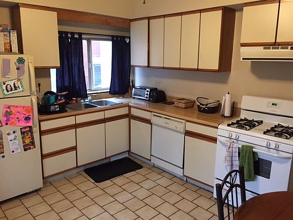 Kitchen with all appliances