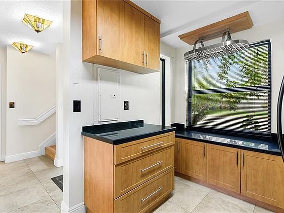 3rd image of 200 City View Dr