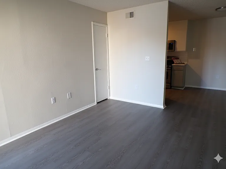 Regency Point Luxury Apartments — Photo 129