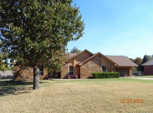 2204 Cardinal Ln, McAlester, OK 74501