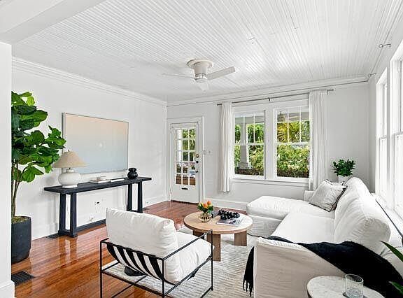5th image of 44 Oswego St