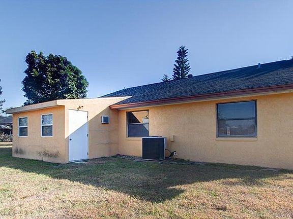 4th image of 302 Louis Edward Ct