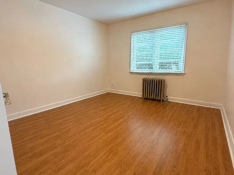 462 Midland Ave — Photo 5