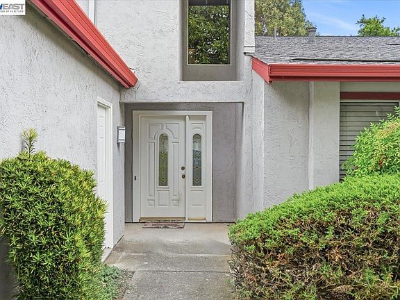 3rd image of 105 Rosario Ct