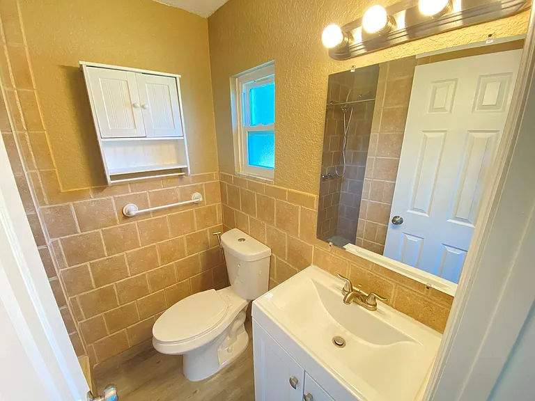 908 Teatro Ct — Photo 11