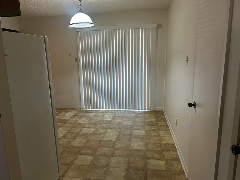 202 Oak Trail Dr #B — Photo 3