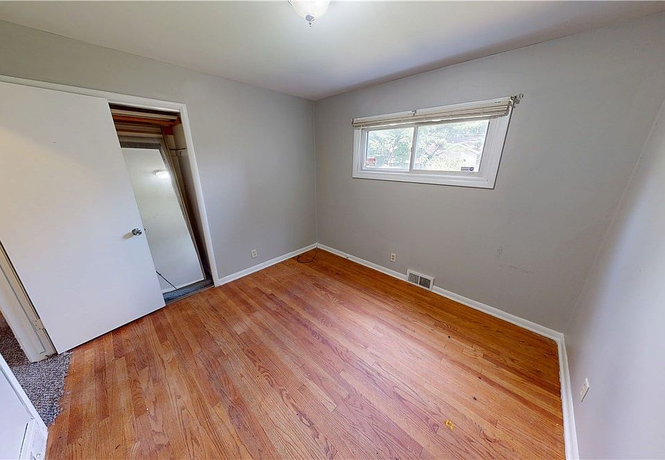 25th image of 1635 Robinson St