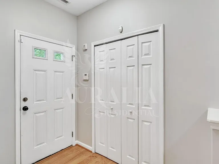 255 Hampshire Downs Dr — Photo 6