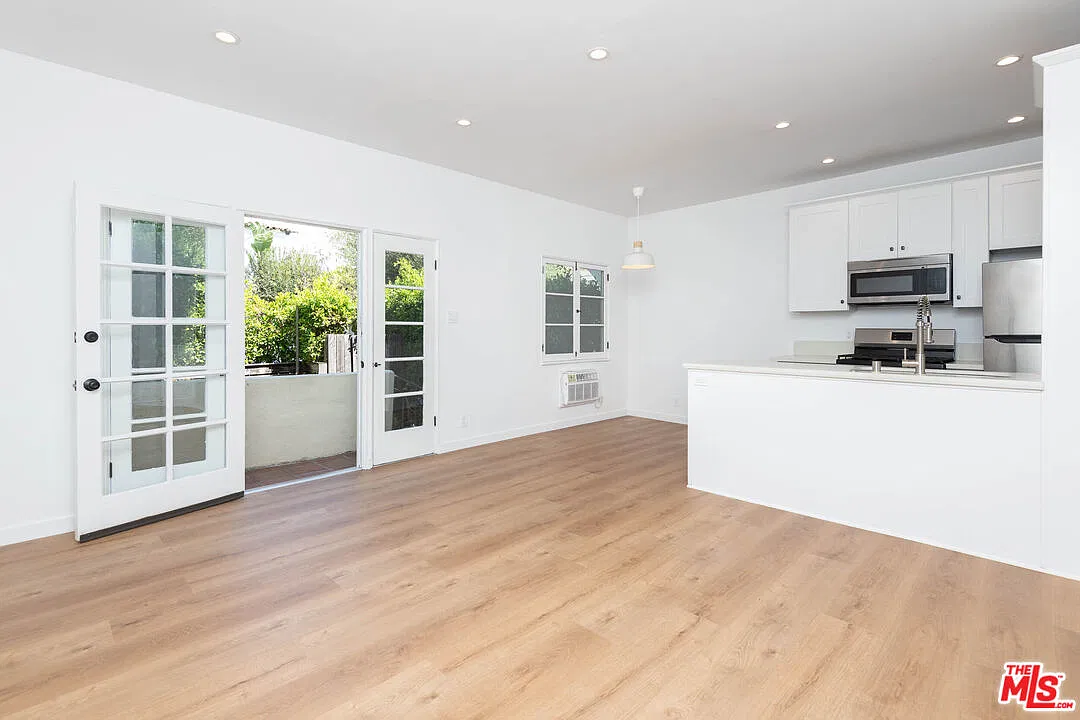 1 bed, 1.0 bath, 950 sqft, $2,995 — Photo 1