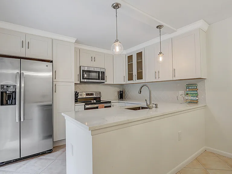 1138 11th Ct — Photo 4