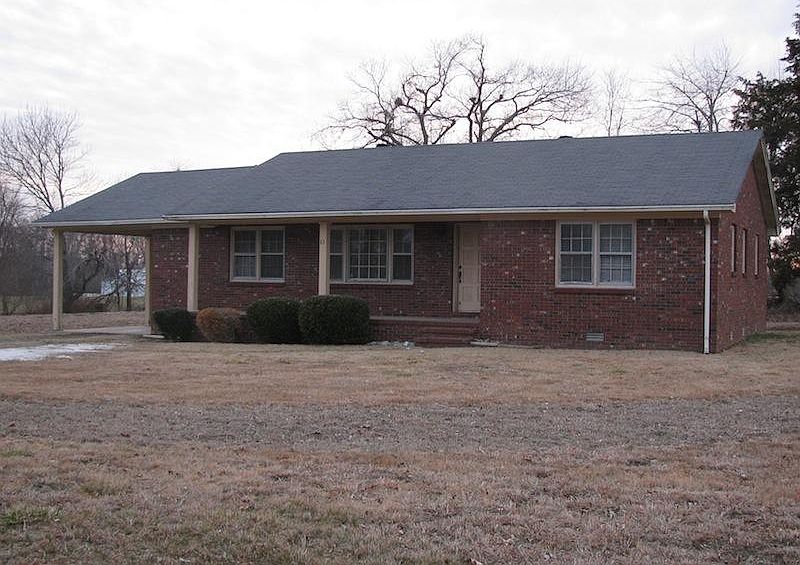 1st image of 83 W Grove Dr