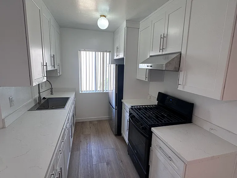 615 E Orange Grove Ave #E — Photo 2
