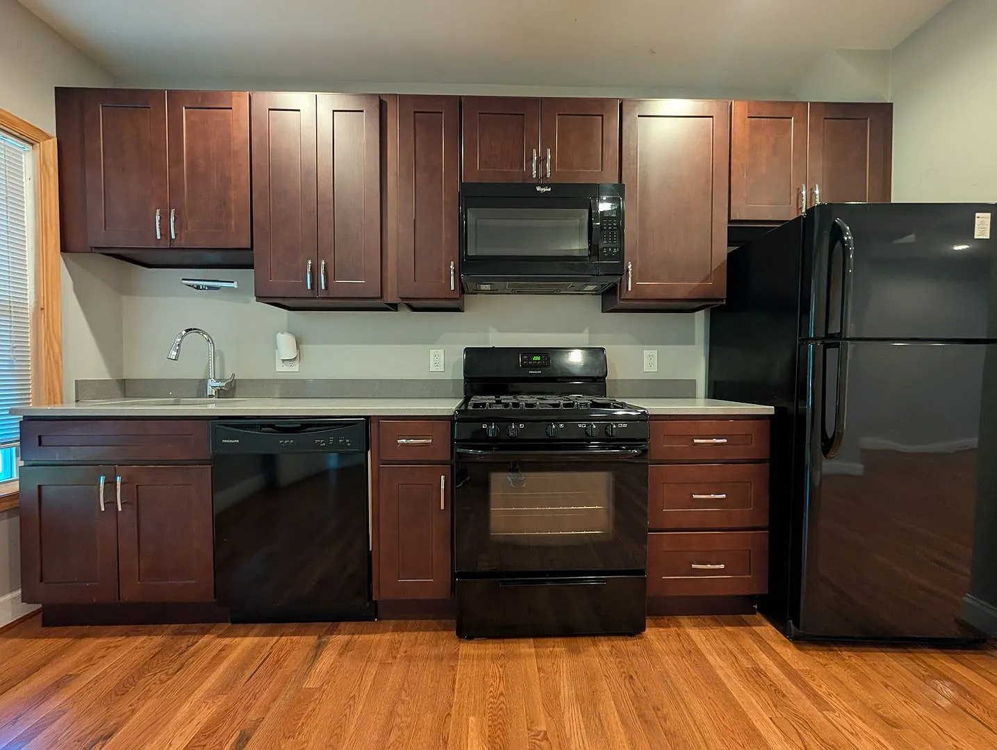 Guilford 3221 — Photo 4