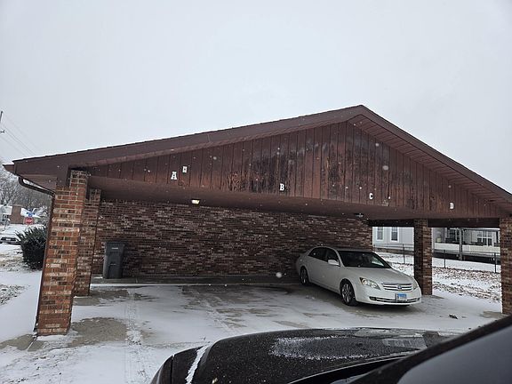 4th image of 1001 W Maplewood St #D