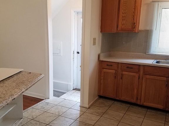 4th image of 23061 Oak Crest Ave
