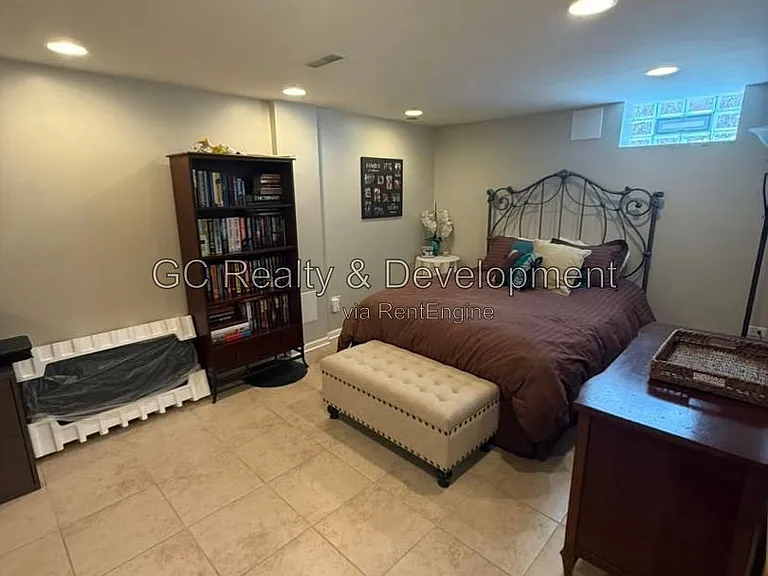 6953 W Summerdale Ave — Photo 17