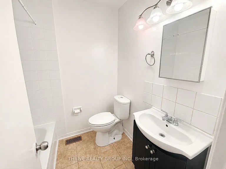 159 Toulon Cres — Photo 8