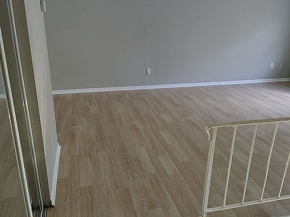 3rd image of 104 Baker St APT B