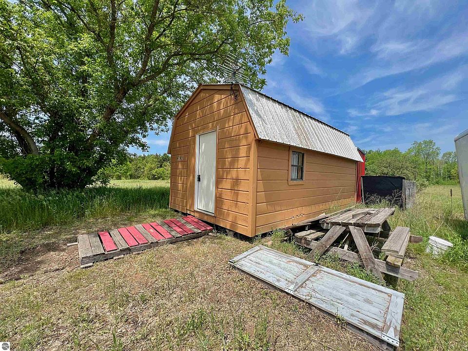 3302 W 14th Rd, Mesick, MI 49668 Zillow