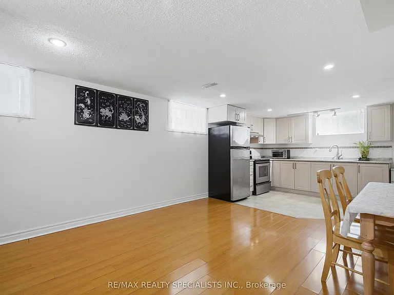 1036 Caven St — Photo 8