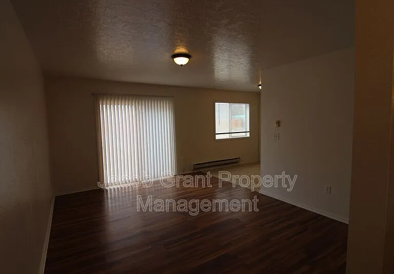 385 Golden St #2 — Photo 2