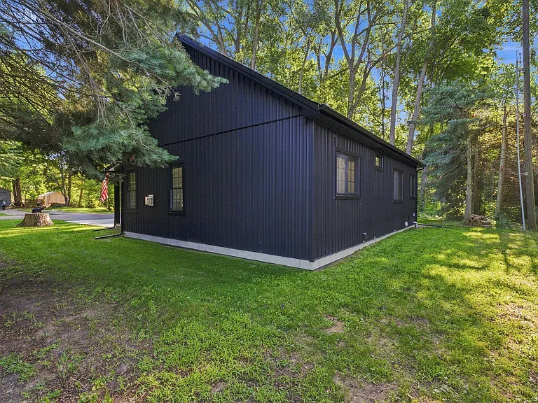3117 Maplewood Dr — Photo 36