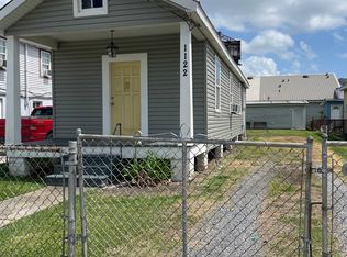 1122 Porter St, Gretna, LA 70053