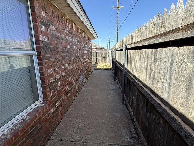 533 N Clinton Ave #B — Photo 16