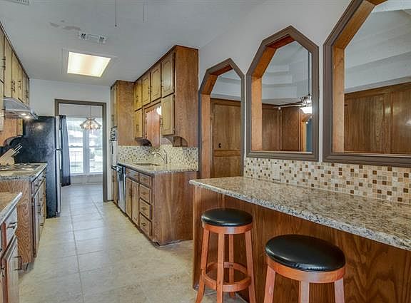 5th image of 7424 Forrest Ln