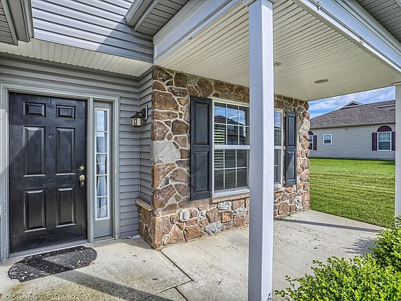 3rd image of 312 Sleepy Hollow Dr
