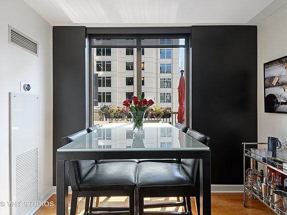 5th image of 635 N Dearborn St APT 702