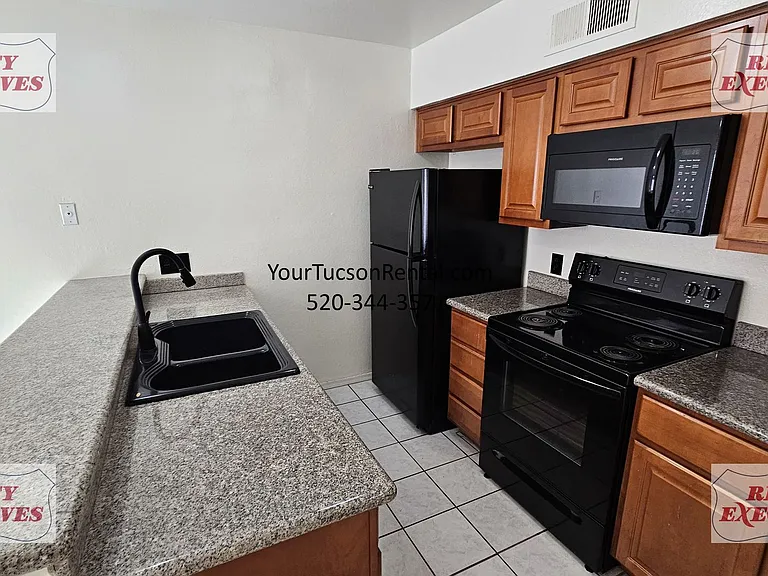 1664 W Park Wood Ln — Photo 1