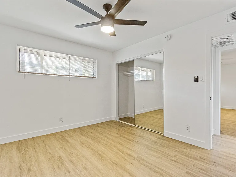 908 E Claremont St #2 — Photo 2