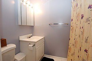 3rd image of 1627 N Windsor Dr APT 208